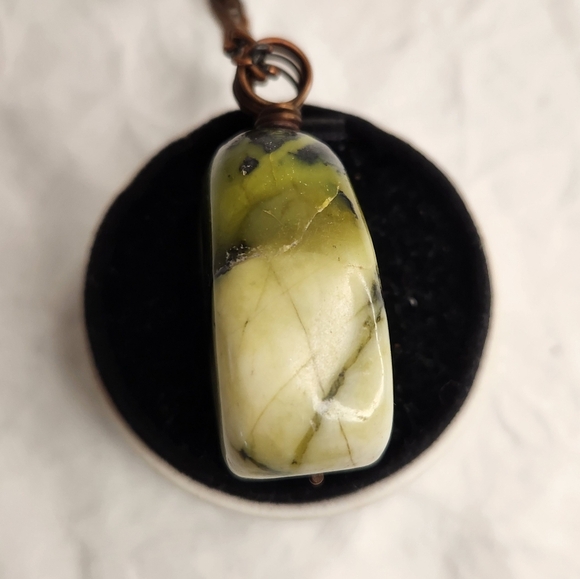 70s Serpentine Stone Pendant - Picture 4 of 11
